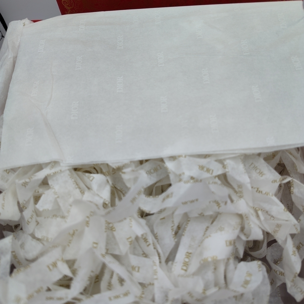 DIOR Holiday 2023 Red & Gold Gift Box Medium VIP Gifting Set w/Tissue & Shred - Picture 3 of 3
